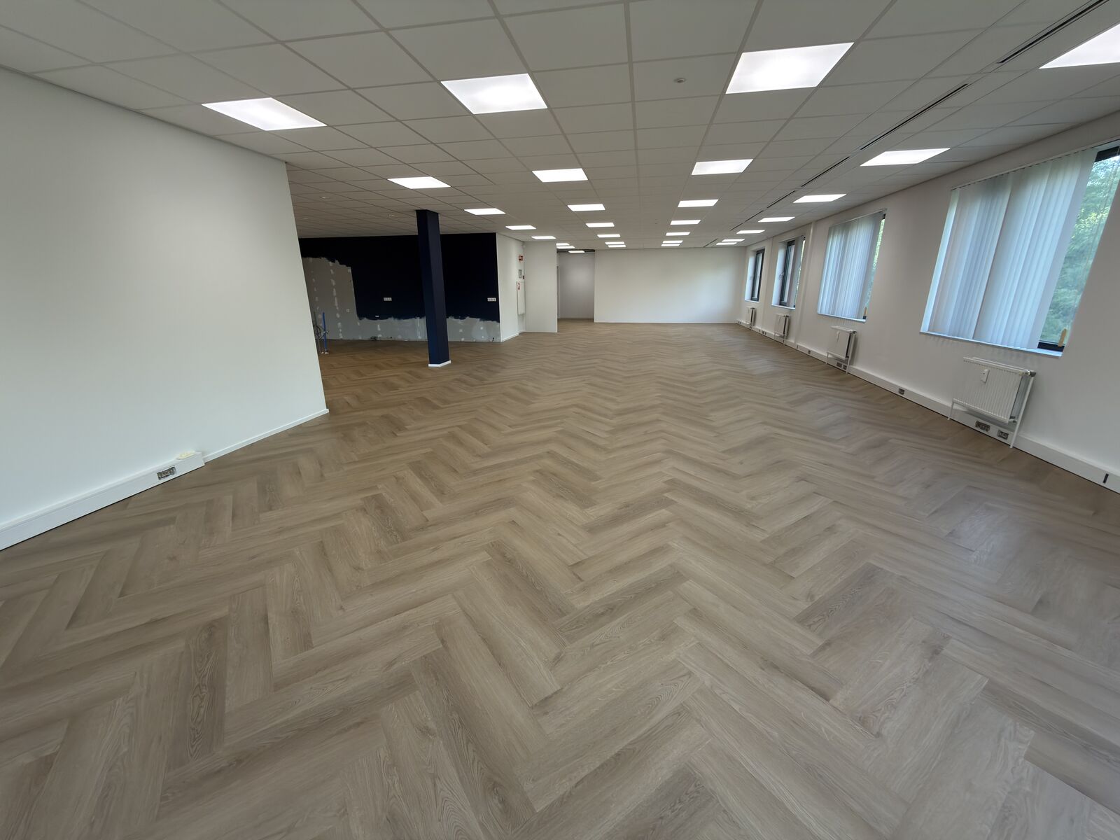 PVC visgraat vloer kantoorpand Arnhem - foto 17