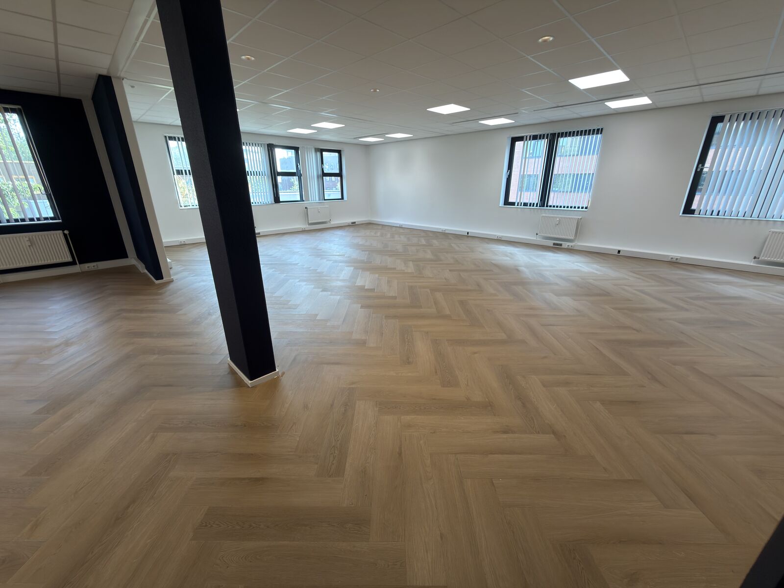 PVC visgraat vloer kantoorpand Arnhem - foto 20