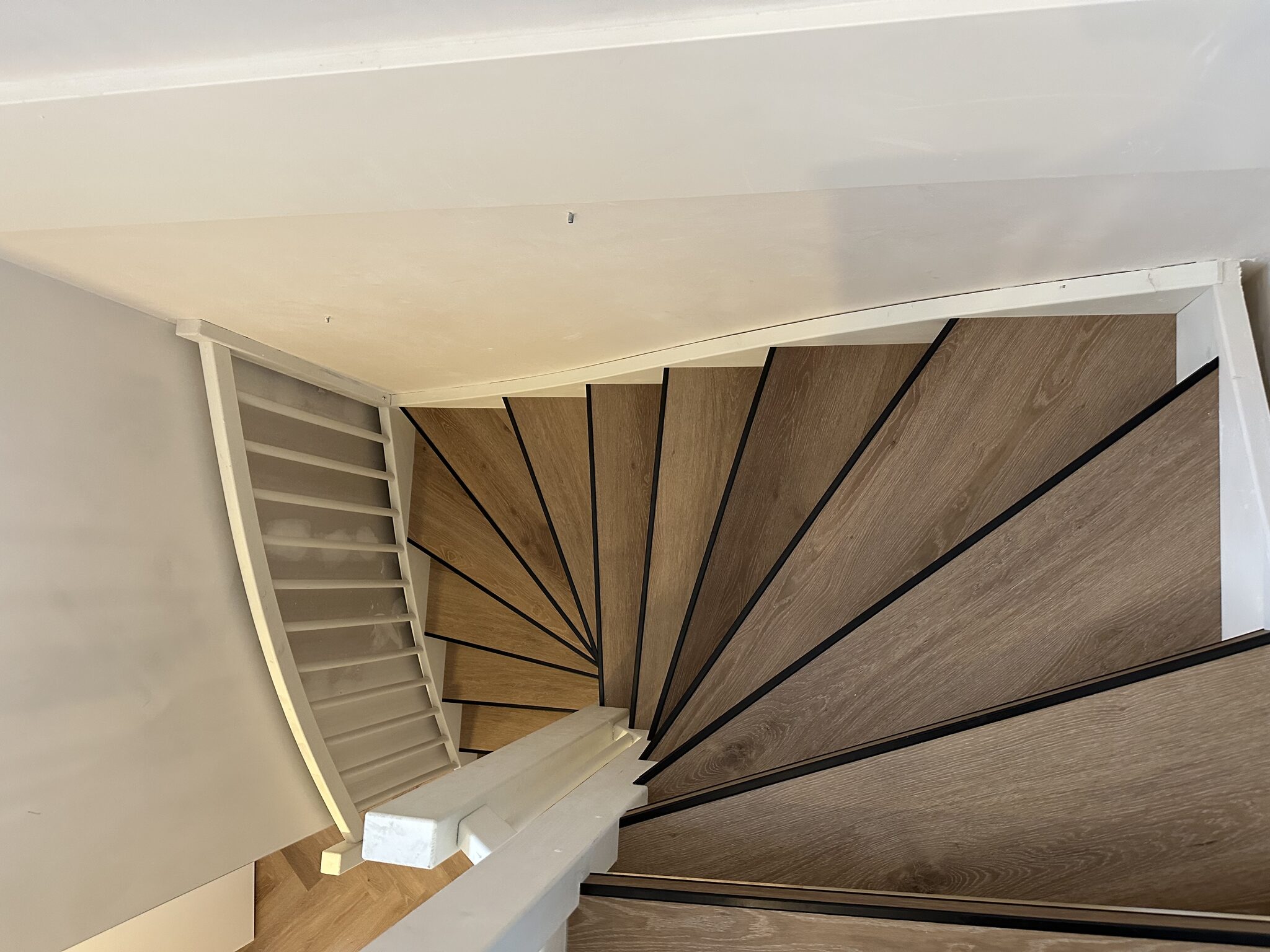 PVC visgraat vloer en traprenovatie Almere - foto 7