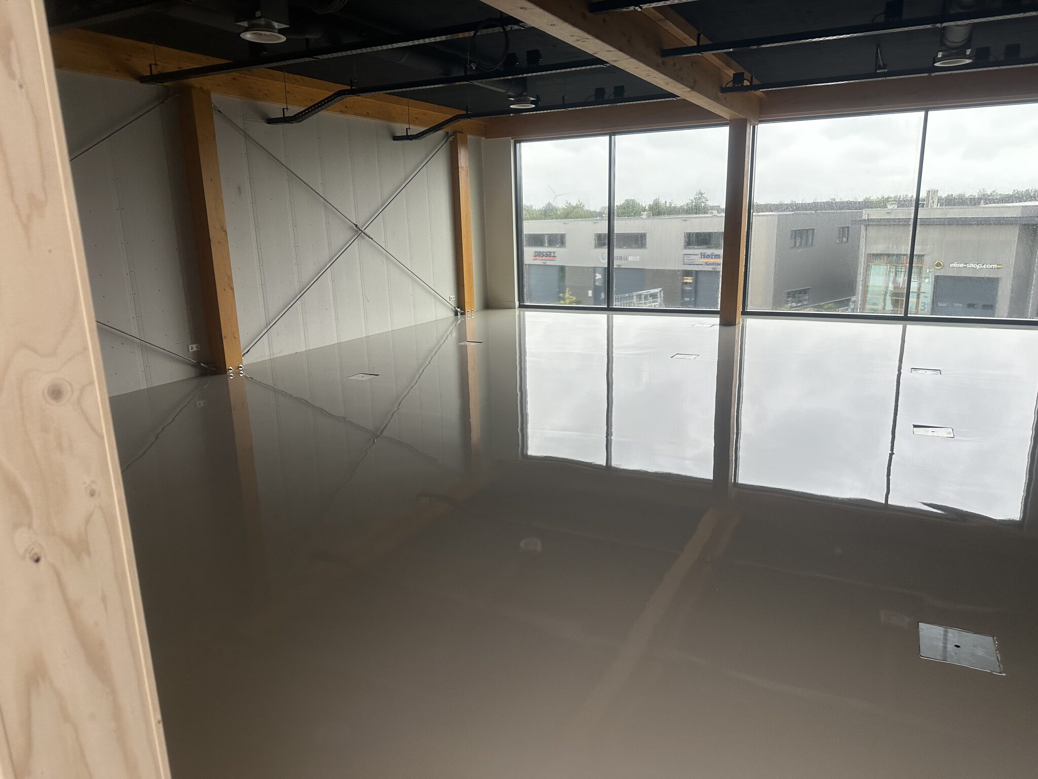 Tapijttegels bedrijfspand Alphen aan den Rijn - foto 3