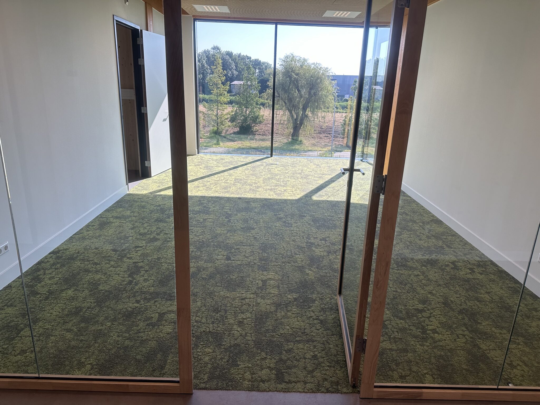 Tapijttegels bedrijfspand Alphen aan den Rijn - foto 10