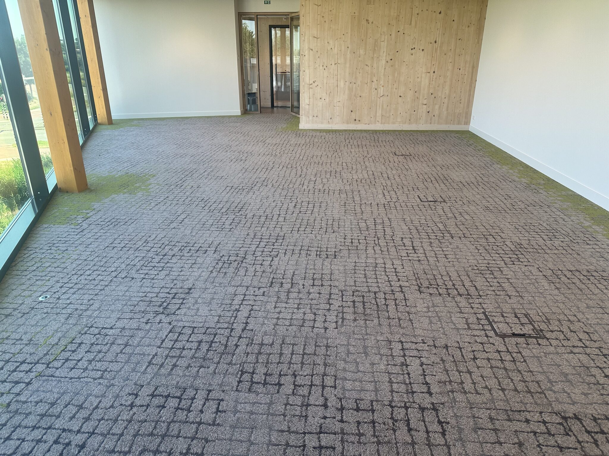 Tapijttegels bedrijfspand Alphen aan den Rijn - foto 11